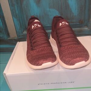 Athletic Propulsion Labs Techloom Breeze. Men’s 8 or Women’s 9. Burgundy